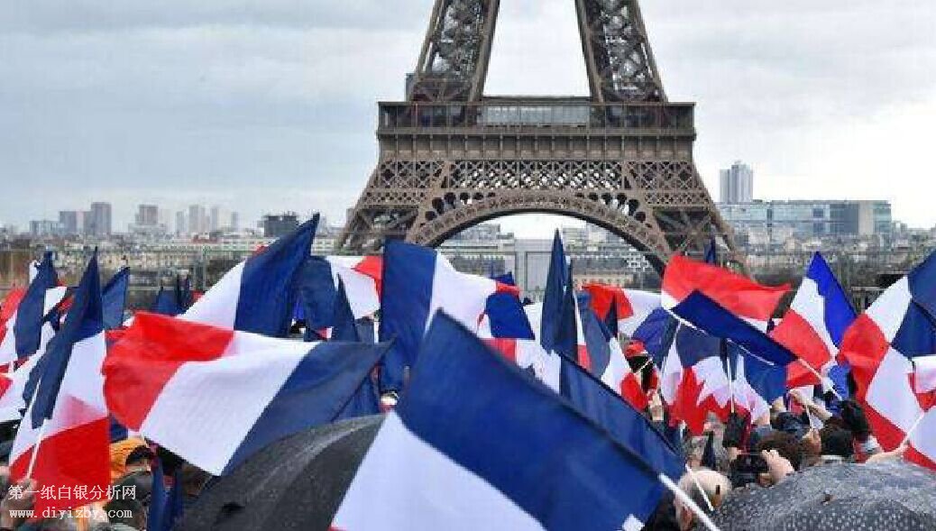 �������x